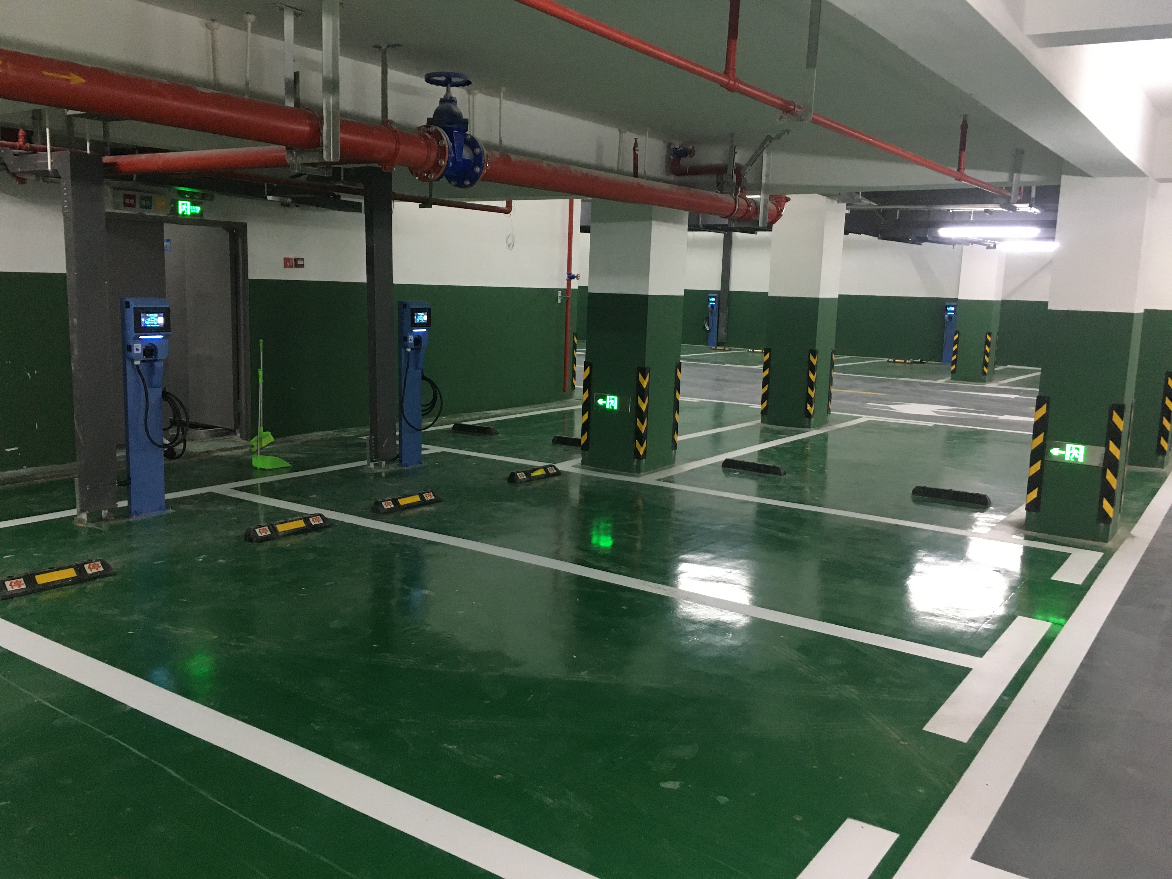 富陽區(qū)銀湖小學(xué)汽車充電樁項目