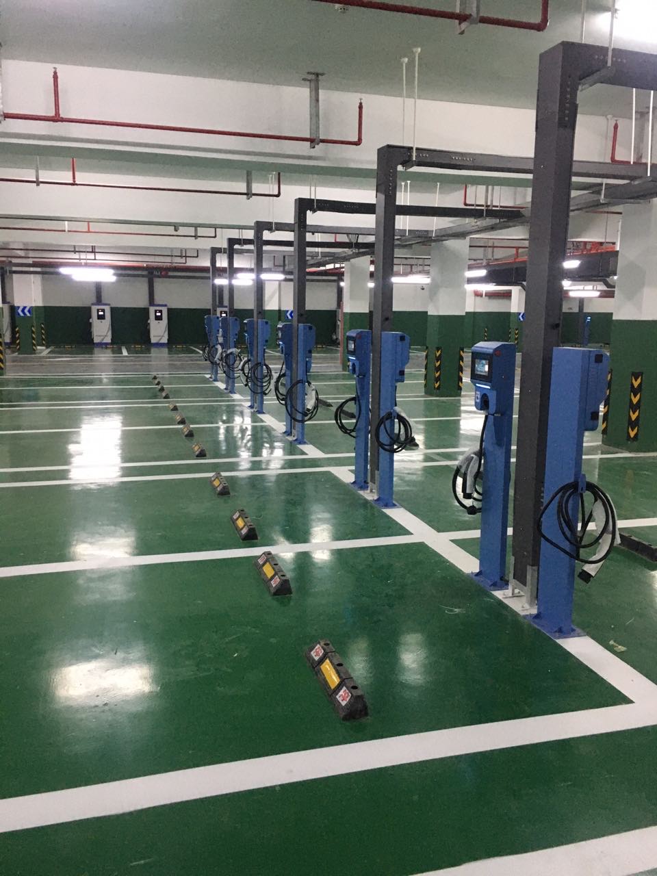 富陽區(qū)銀湖小學(xué)汽車充電樁項目